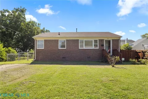 Exterior - 612 N Hope St, Hampton, VA 23663 photo 2 of 5