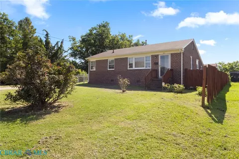 Exterior - 612 N Hope St, Hampton, VA 23663 photo 1 of 5