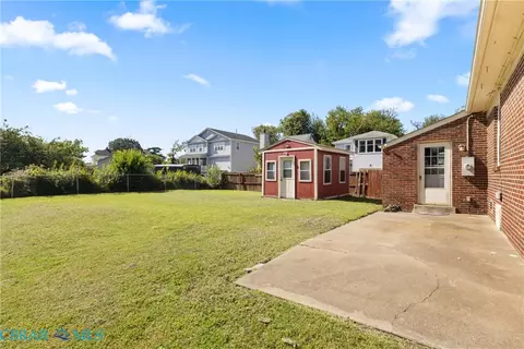 Exterior - 612 N Hope St, Hampton, VA 23663 photo 4 of 5