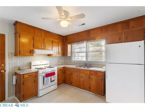 Kitchen - 612 N Hope St, Hampton, VA 23663 photo 2 of 3