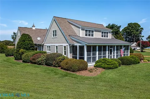 537 Natty Point Ln, Kilmarnock, VA 22482