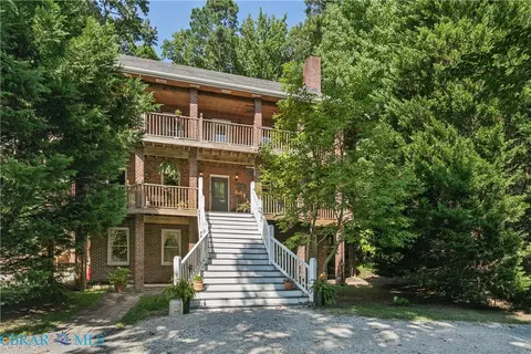 321 Maxwell Ln, Newport News, VA 23606