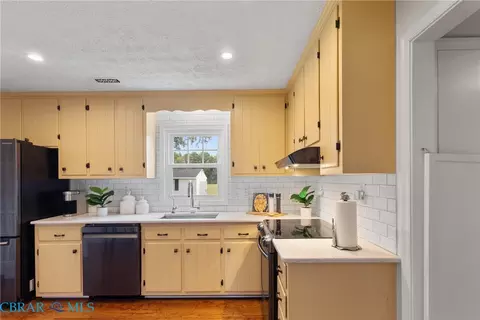 Kitchen - 6949 Ark Rd, Gloucester, VA 23061 photo 1 of 4