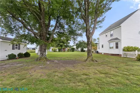 Exterior - 6949 Ark Rd, Gloucester, VA 23061 photo 6 of 9