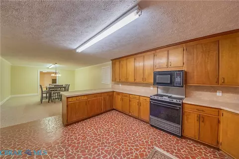 Kitchen - 645 Blue Barn Rd, Wake, VA 23176 photo 5 of 6