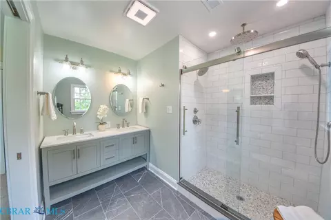 Bath - 645 Blue Barn Rd, Wake, VA 23176 photo 2 of 4