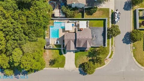 View/Area - 6962 Lakeside Dr, Hayes, VA 23072 photo 3 of 4