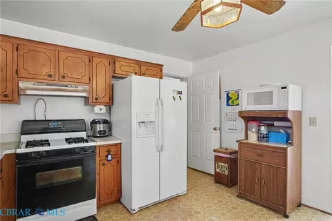 Kitchen - 6557 Tappan Ln, Gloucester, VA 23061 photo 4 of 5