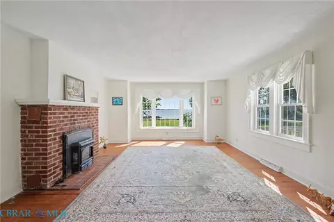 Living - 6557 Tappan Ln, Gloucester, VA 23061 photo 2 of 6
