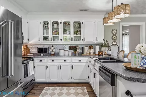 Kitchen - 4424 Hickory Fork Rd, Gloucester, VA 23061 photo 3 of 6