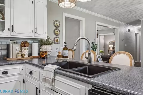 Kitchen - 4424 Hickory Fork Rd, Gloucester, VA 23061 photo 5 of 6