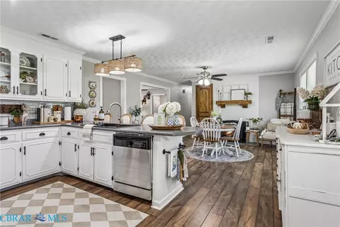 Kitchen - 4424 Hickory Fork Rd, Gloucester, VA 23061 photo 4 of 6