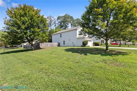 Exterior - 7246 Jeanne Dr, Gloucester, VA 23061 photo 4 of 10
