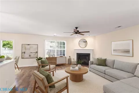 Living - 7246 Jeanne Dr, Gloucester, VA 23061 photo 2 of 5
