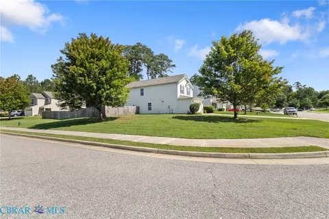 Exterior - 7246 Jeanne Dr, Gloucester, VA 23061 photo 8 of 10