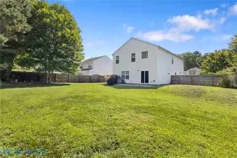 Exterior - 7246 Jeanne Dr, Gloucester, VA 23061 photo 3 of 10