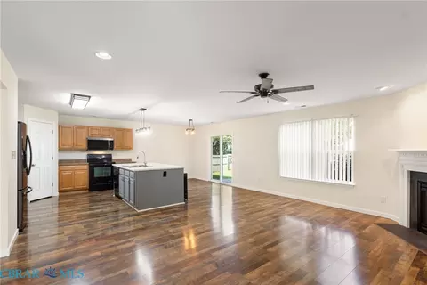 Living - 7246 Jeanne Dr, Gloucester, VA 23061 photo 3 of 5