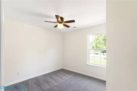 Bedroom - 7246 Jeanne Dr, Gloucester, VA 23061 photo 2 of 7