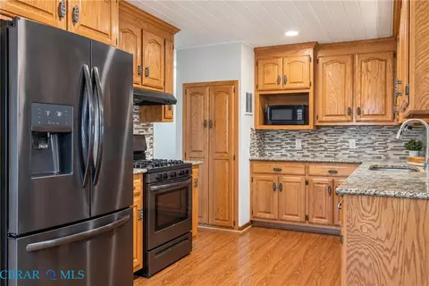 Kitchen - 186 Pine Hall Rd, Mathews, VA 23109 photo 4 of 6