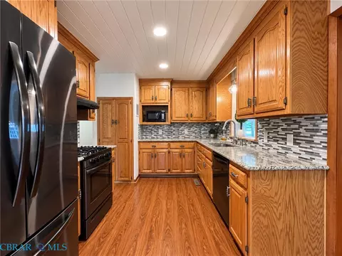 Kitchen - 186 Pine Hall Rd, Mathews, VA 23109 photo 5 of 6