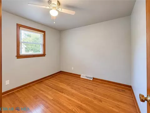 Bedroom - 186 Pine Hall Rd, Mathews, VA 23109 photo 5 of 6