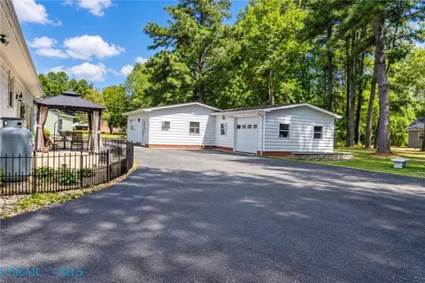Exterior - 186 Pine Hall Rd, Mathews, VA 23109 photo 8 of 14