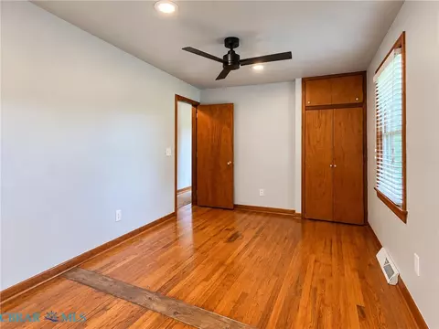 Bedroom - 186 Pine Hall Rd, Mathews, VA 23109 photo 3 of 6