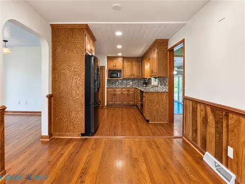 Kitchen - 186 Pine Hall Rd, Mathews, VA 23109 photo 6 of 6