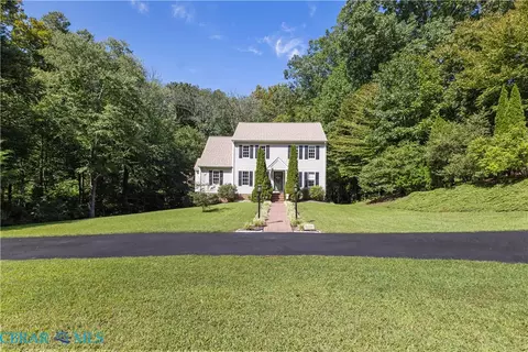 8680 Country View Ln, Hopewell, VA 23860