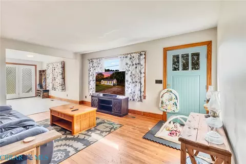 Living - 330 Benson Rd, Weems, VA 22576 photo 3 of 3