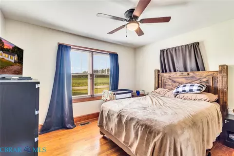 Bedroom - 330 Benson Rd, Weems, VA 22576 photo 3 of 5