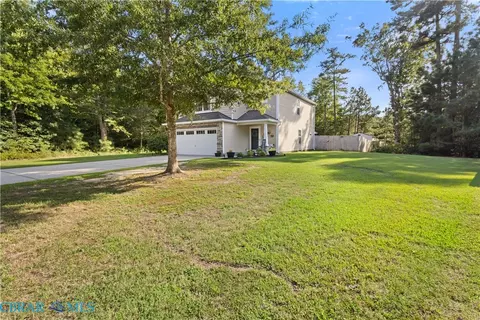 Exterior - 7417 Jeanne Dr, Gloucester, VA 23061 photo 8 of 10