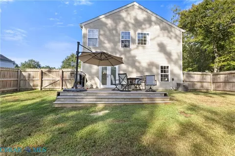 Exterior - 7417 Jeanne Dr, Gloucester, VA 23061 photo 4 of 10