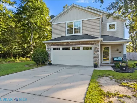 Exterior - 7417 Jeanne Dr, Gloucester, VA 23061 photo 1 of 10