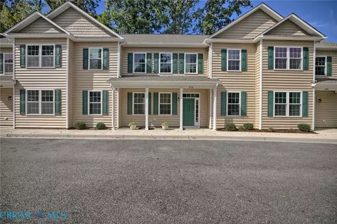 203 Patriots Village Ct, West Point, VA 23181