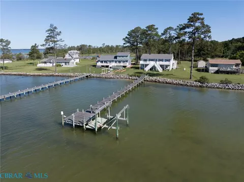 247 Pond Point Pl, Mathews, VA 23109