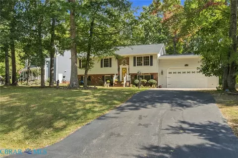 10903 Woodland Dr, Fredericksburg, VA 22407