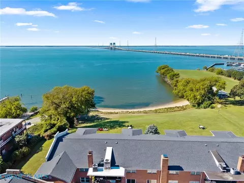 7303 River Rd, Newport News, VA 23607