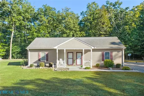 541 W Hickory Neck Rd, Urbanna, VA 23175