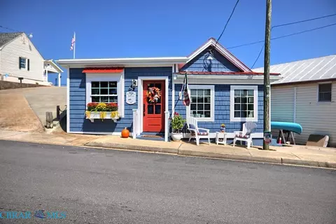 35 Watling St, Urbanna, VA 23175