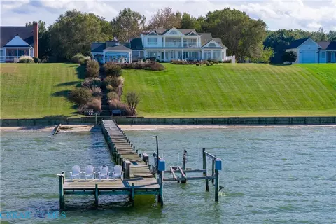 356 N Shore Rd, Locust Hill, VA 23092