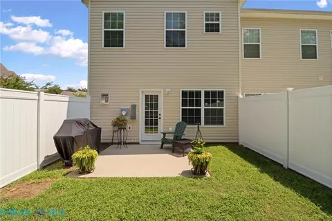 Exterior - 7535 Villa Ct, Hayes, VA 23061 photo 3 of 7