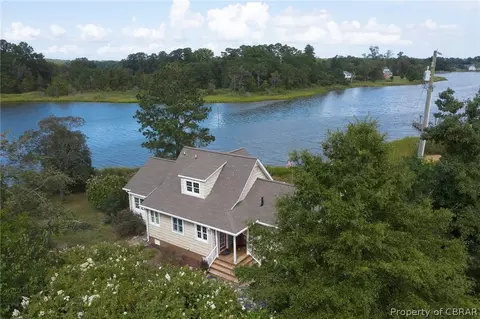 8713 Waverley Ln, Gloucester, VA 23061 photo 2