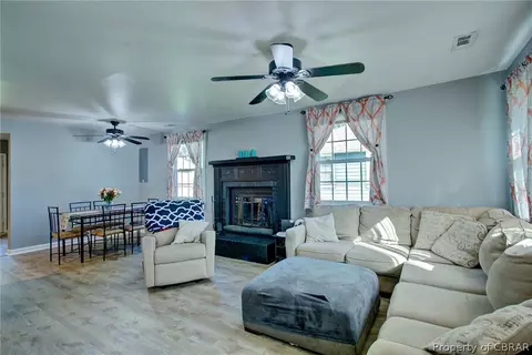 202 Roane Dr, Hampton, VA 23669 photo 4