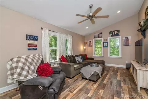 9038 Chriscoe Ln, Gloucester, VA 23061 photo 11