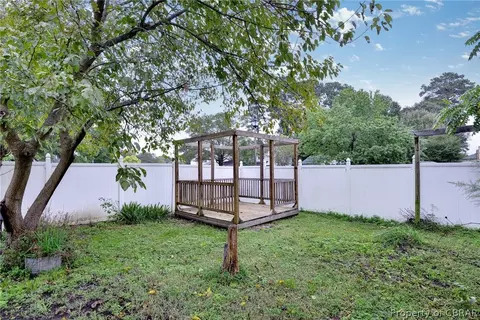100 Sandy Lake Dr, Hampton, VA 23666 photo 9