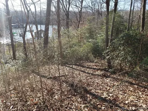 807 Red Hill Dr, Urbanna, VA 23175