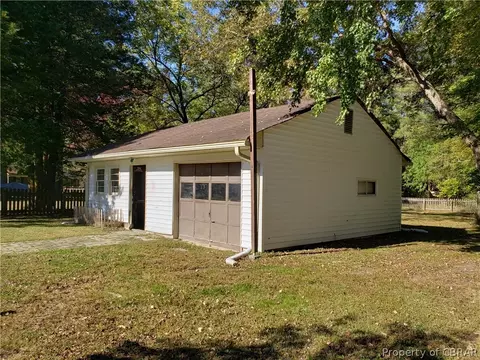 8961 Cuba Rd, Hayes, VA 23072 photo 6