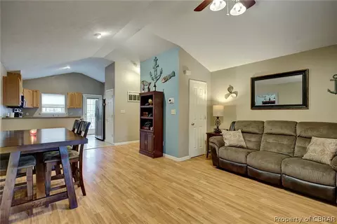 8269 Hamilton Dr, Gloucester, VA 23061 photo 3