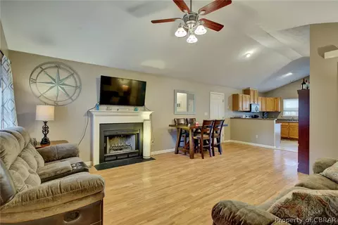 8269 Hamilton Dr, Gloucester, VA 23061 photo 2